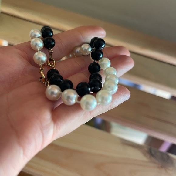 Set of 2 black and white faux pearl beaded y2k 90s retro bracelets - Picture 5 of 9
